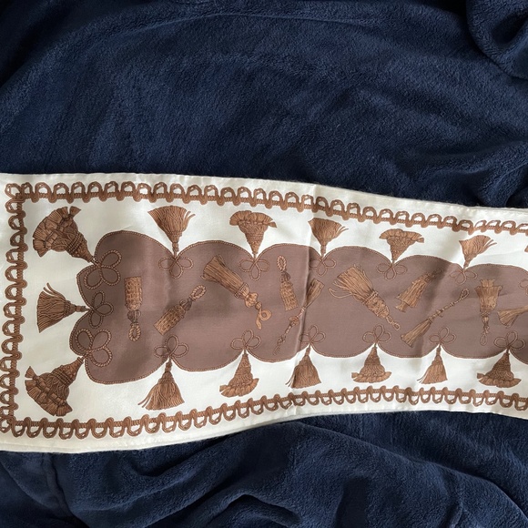 Scarf - Picture 6 of 9